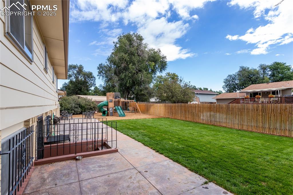 Image 36 of 40: Huge Patio & Yard w/ Artificial Turf.