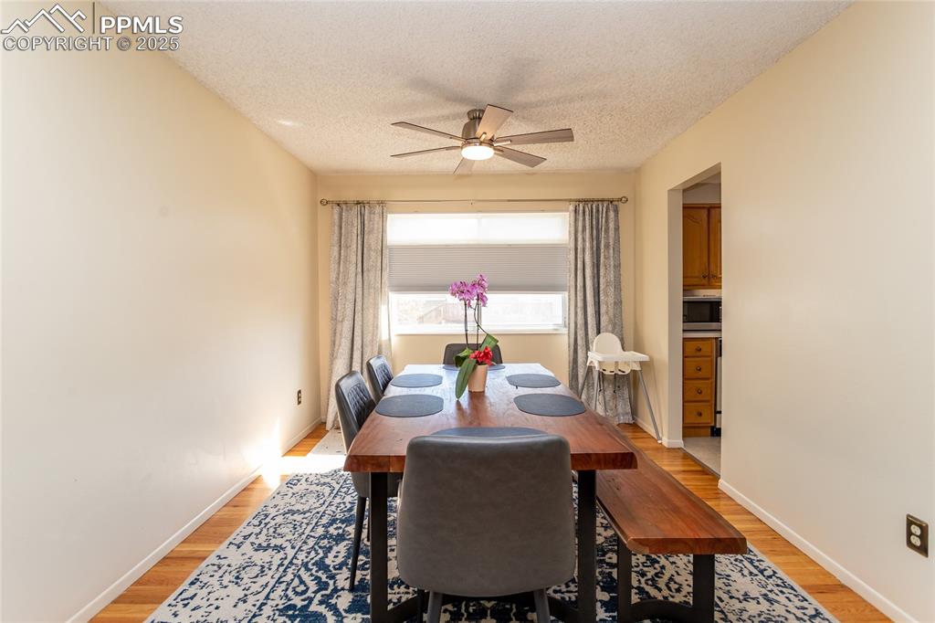 Image 7 of 40: Dining Area
