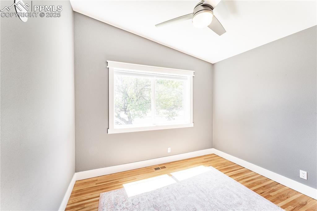 Image 18 of 39: Upstairs Bedroom #3