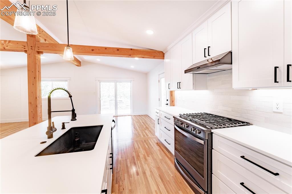 Image 3 of 39: Kitchen