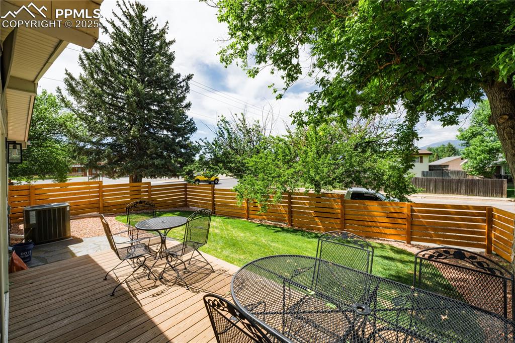 Image 32 of 39: Deck