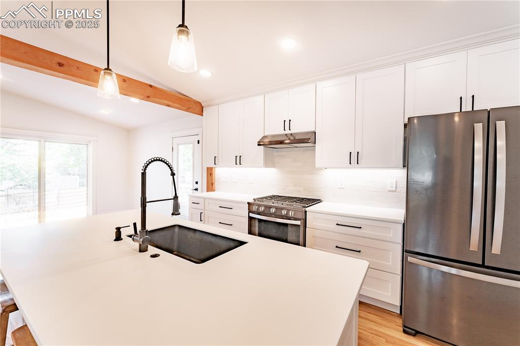 Image 5 of 39: Kitchen