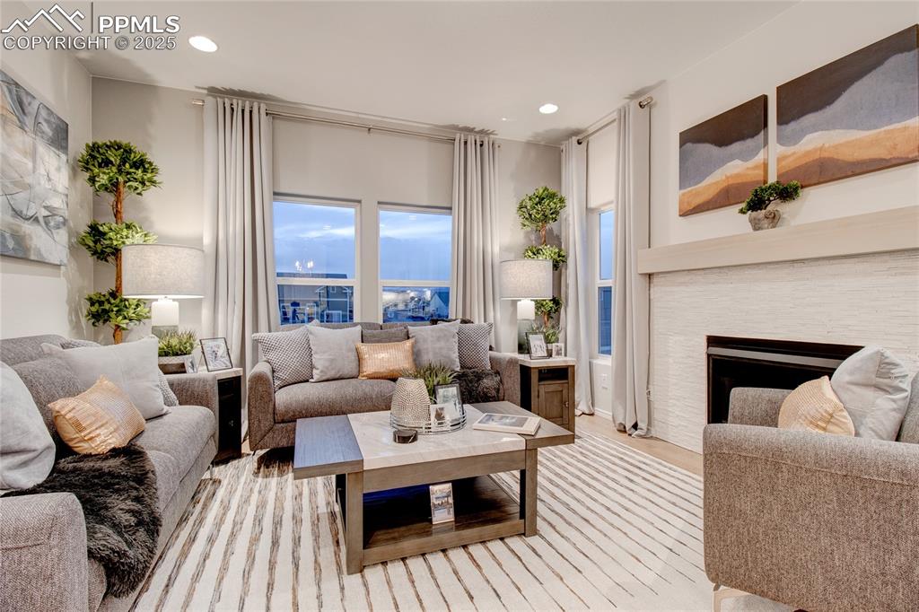 Image 10 of 27: Living Room