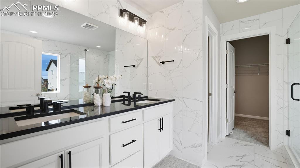 Image 22 of 50: 5-piece Primary Bathroom with dual sink vanity with quartz countertops, soa