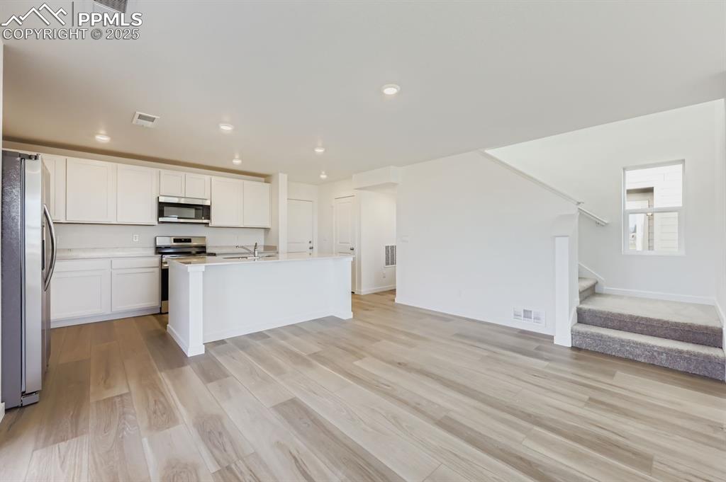 Image 6 of 12: Kitchen