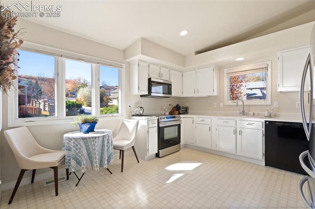 Image 11 of 37: Kitchen