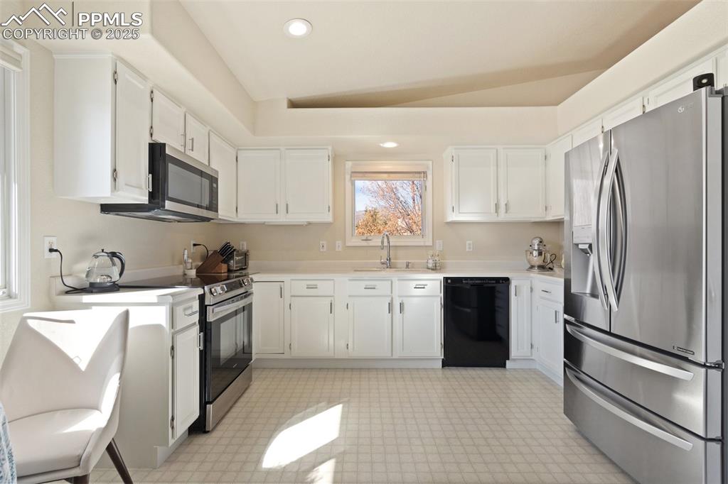 Image 12 of 37: Kitchen