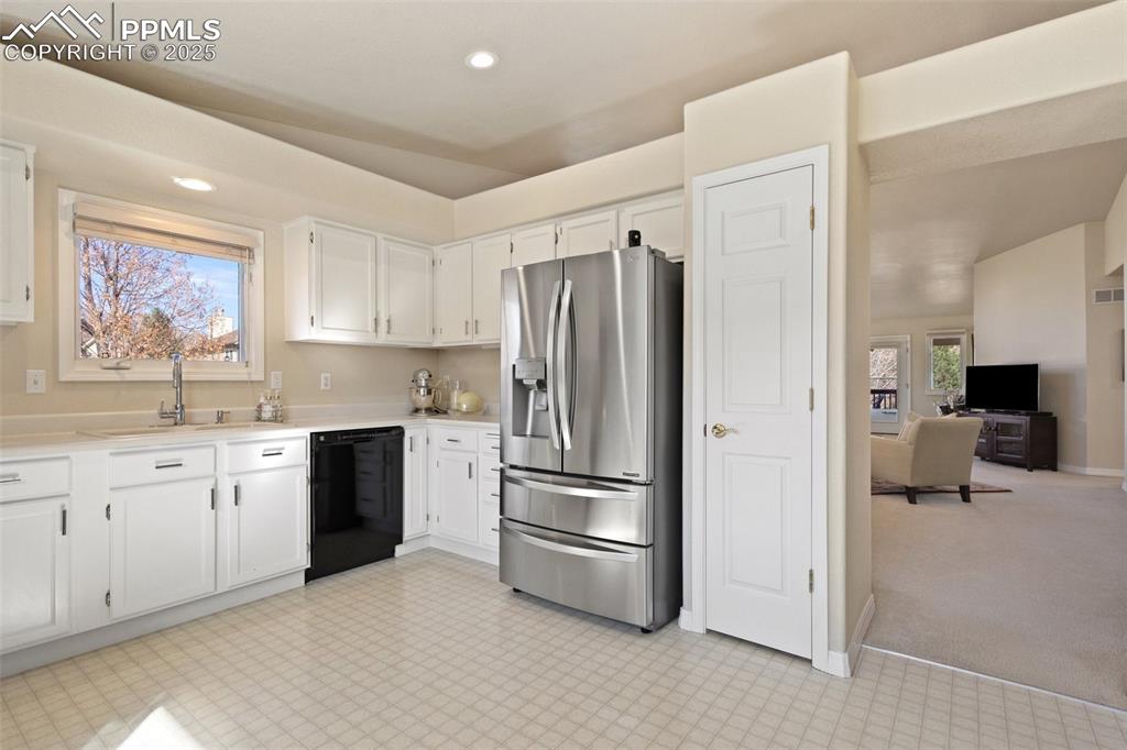 Image 13 of 37: Kitchen
