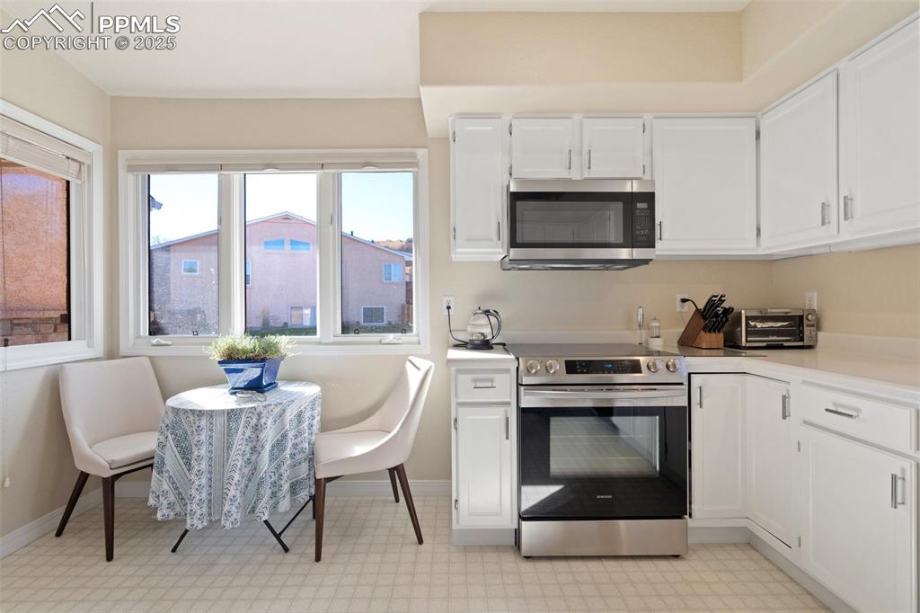 Image 14 of 37: Kitchen