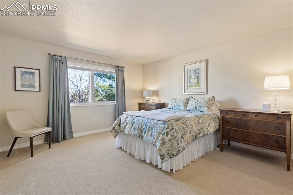 Image 16 of 37: Bedroom
