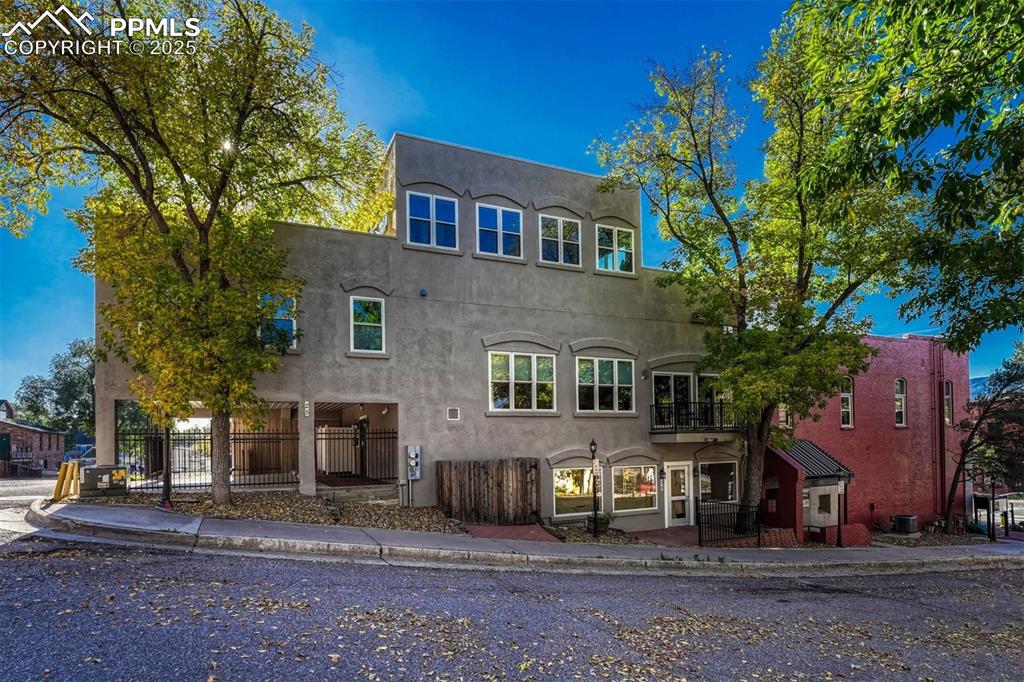 Image 13 of 50: Side of Structure