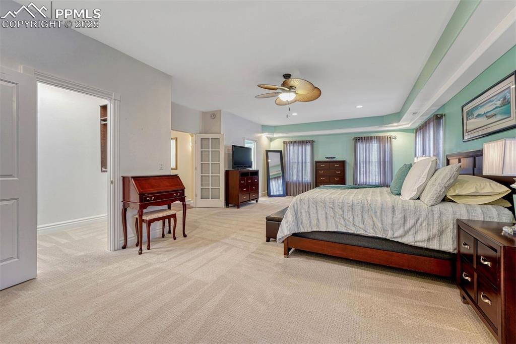 Image 26 of 50: Bedroom