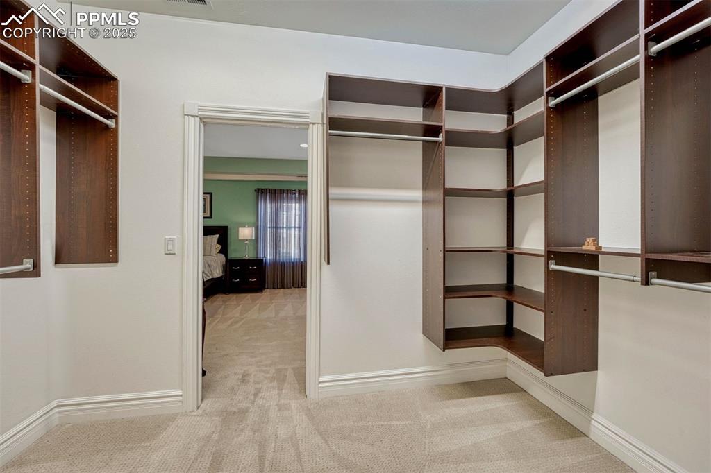 Image 28 of 50: Closet