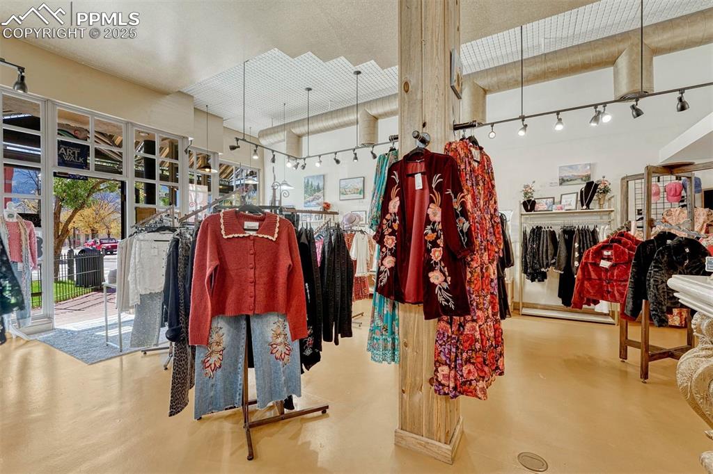 Image 46 of 50: Retail Space 1