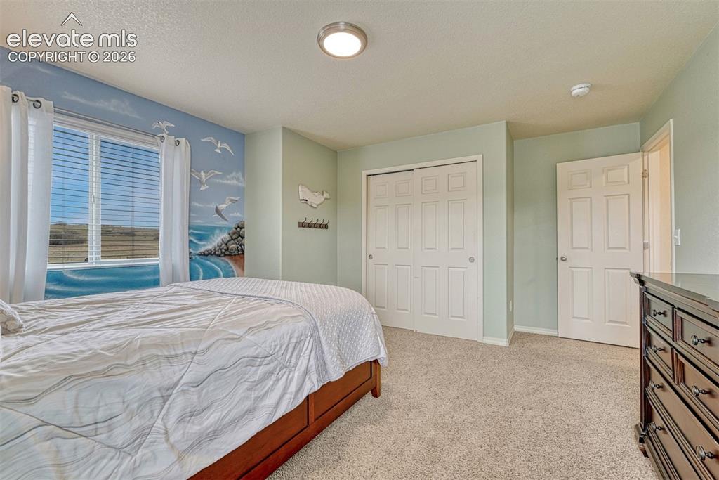 Image 18 of 50: Bedroom