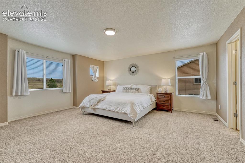 Image 9 of 50: Bedroom