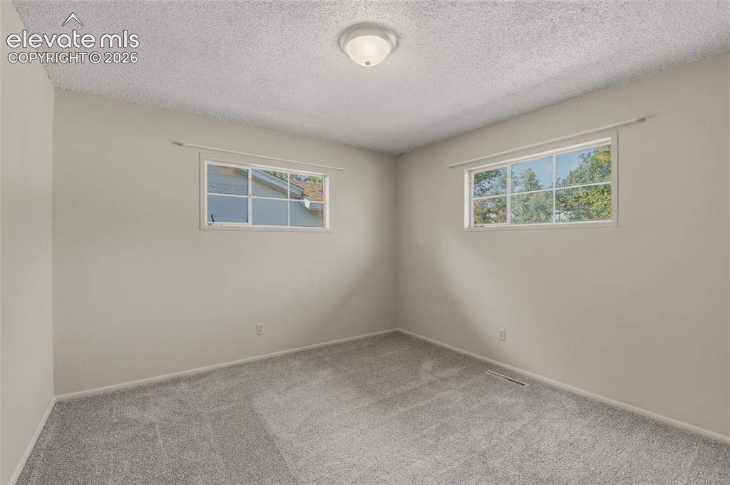 Image 17 of 29: Bedroom