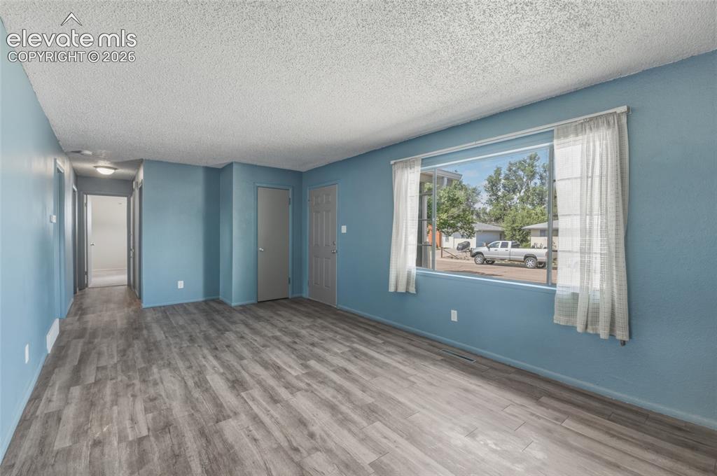 Image 8 of 29: Entry