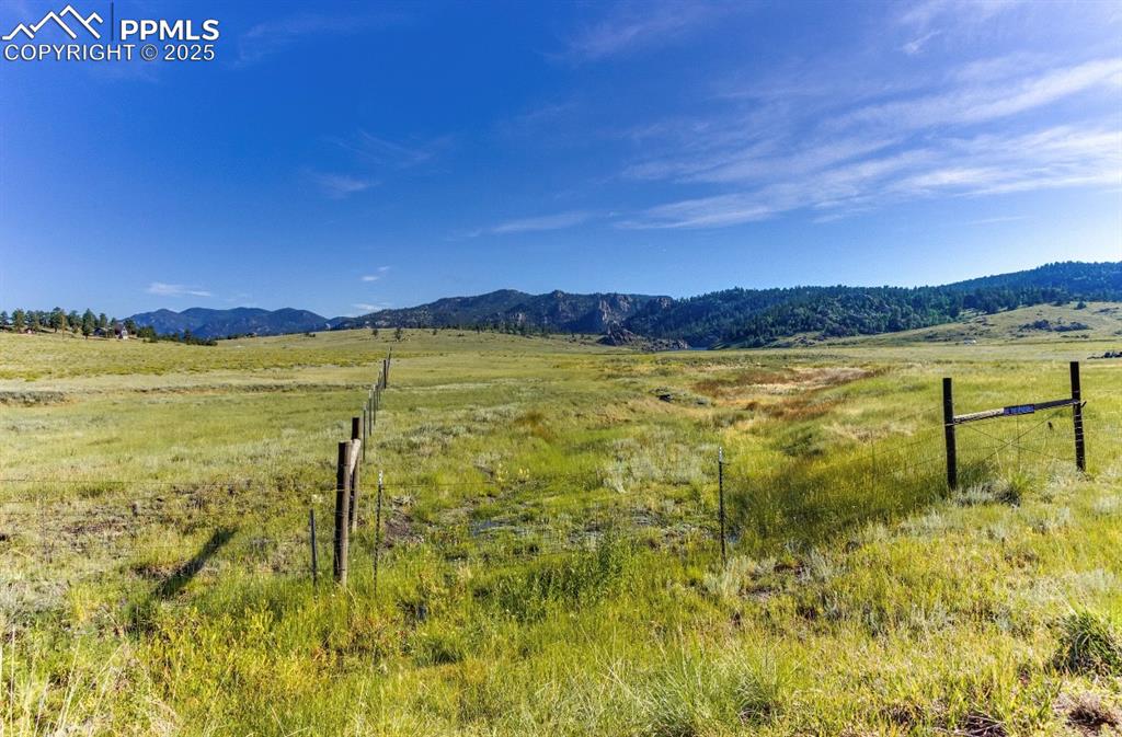 Image 21 of 33: View