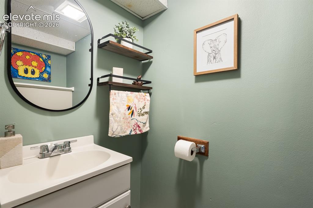 Image 12 of 32: Bathroom