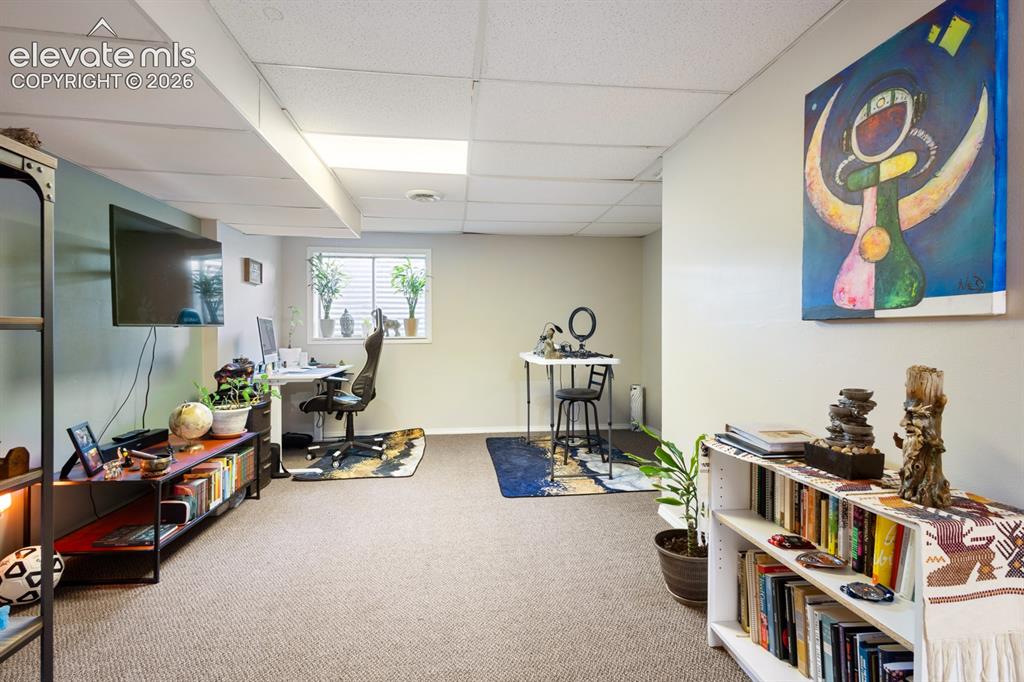 Image 15 of 32: Office
