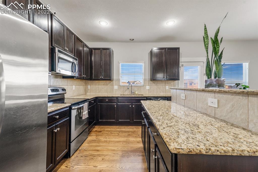 Listing 1382755, Image 10 of 31