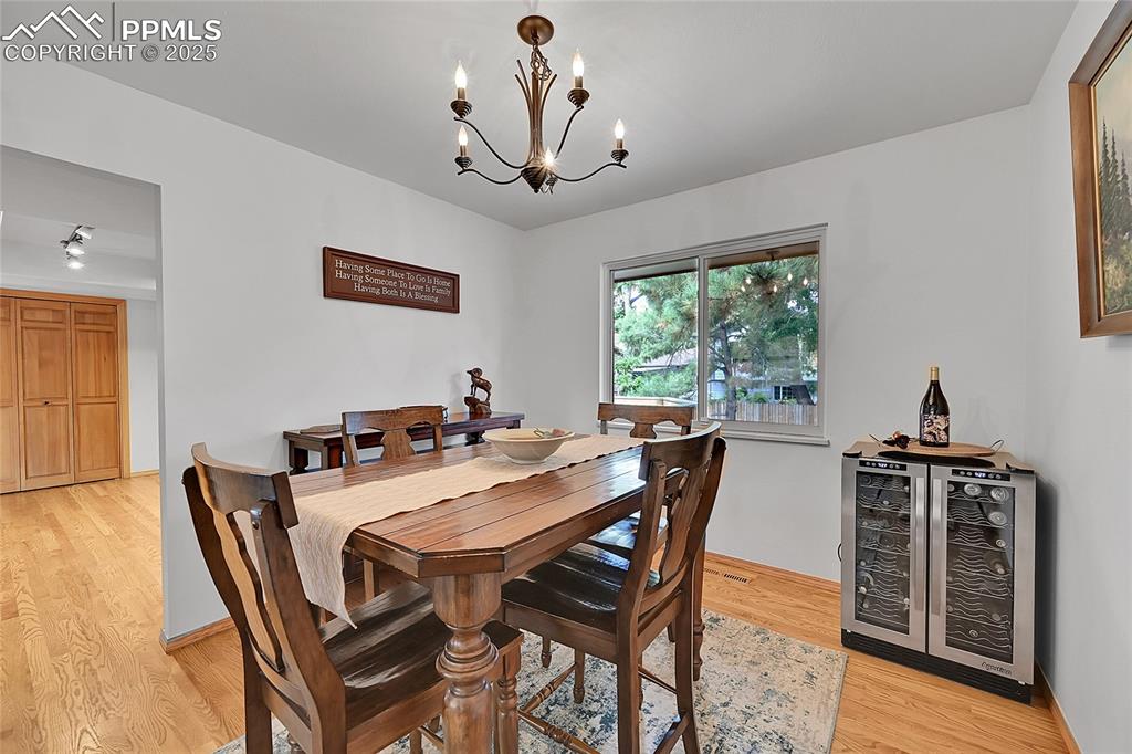 Image 11 of 45: Dining Area