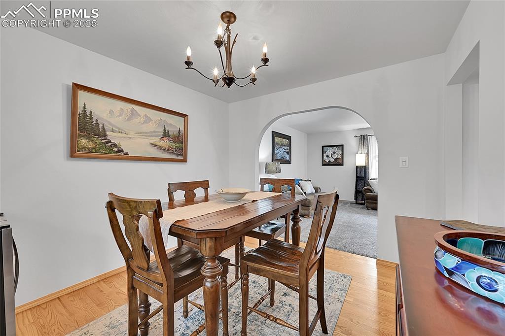 Image 12 of 45: Dining Area