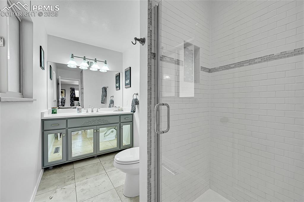 Image 20 of 45: Bathroom