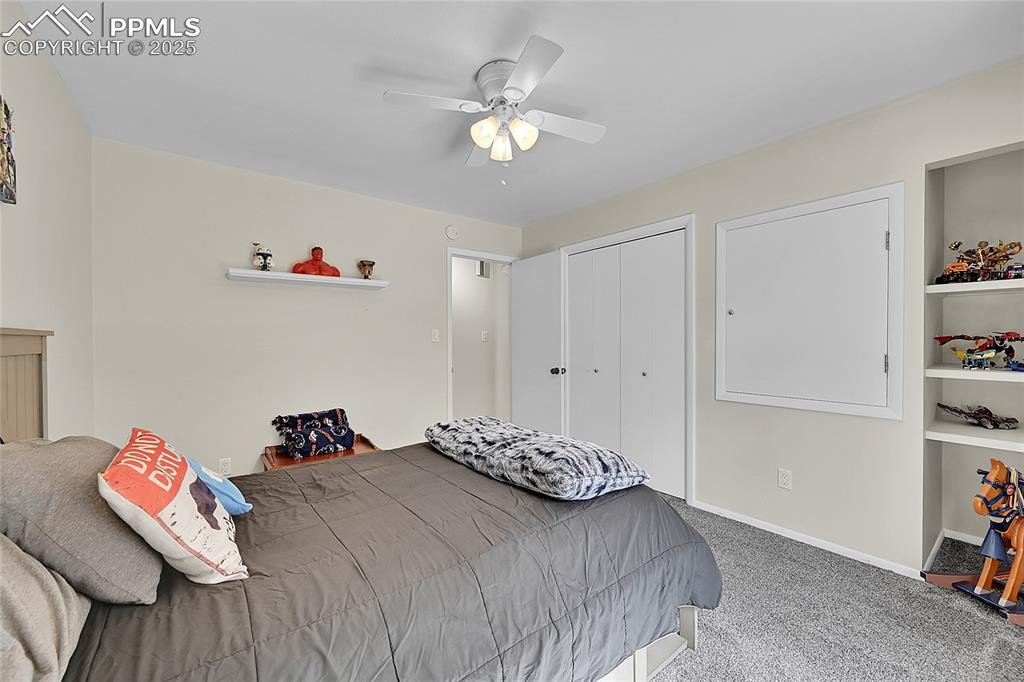 Image 22 of 45: Bedroom