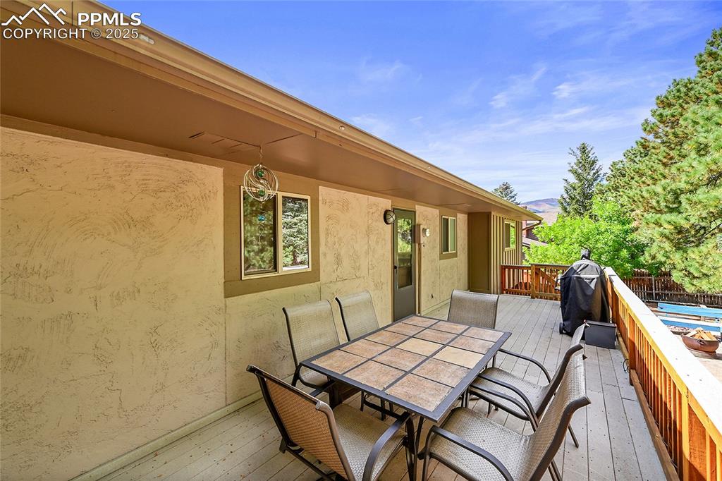 Image 30 of 45: Deck