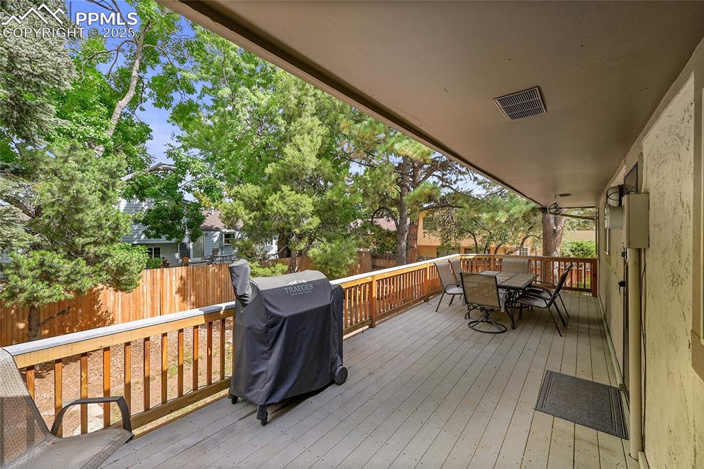 Image 31 of 45: Deck