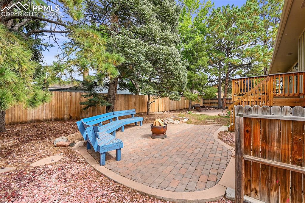 Image 32 of 45: Patio