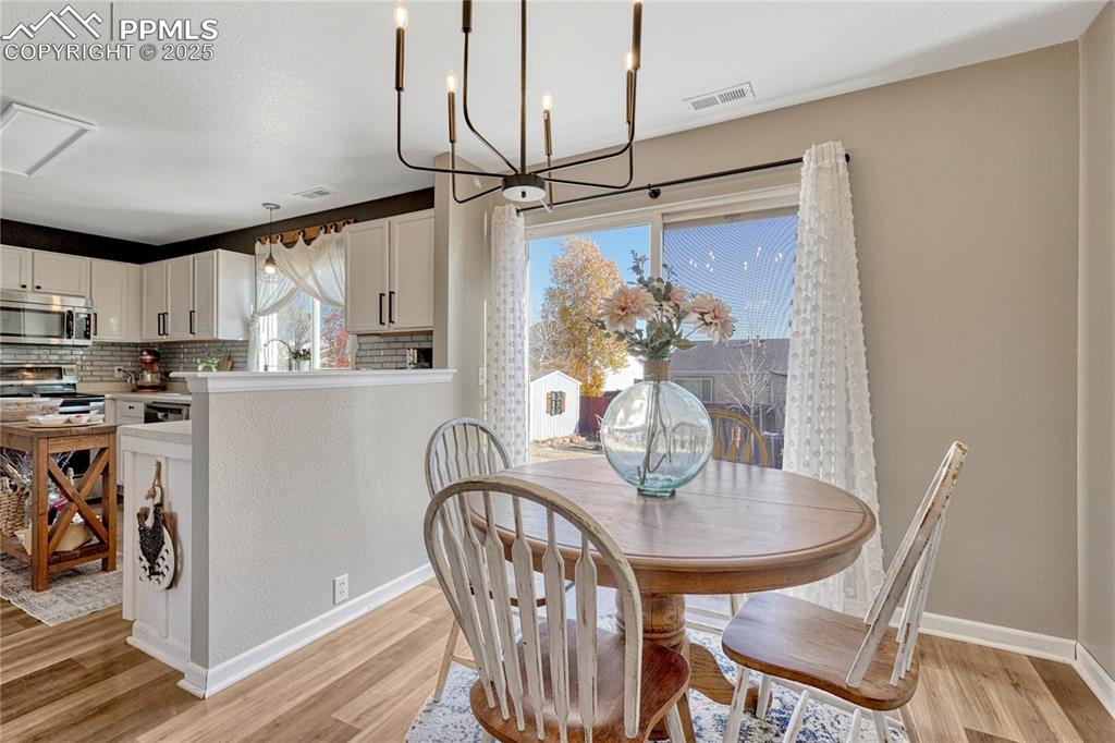 Image 10 of 35: Dining Area