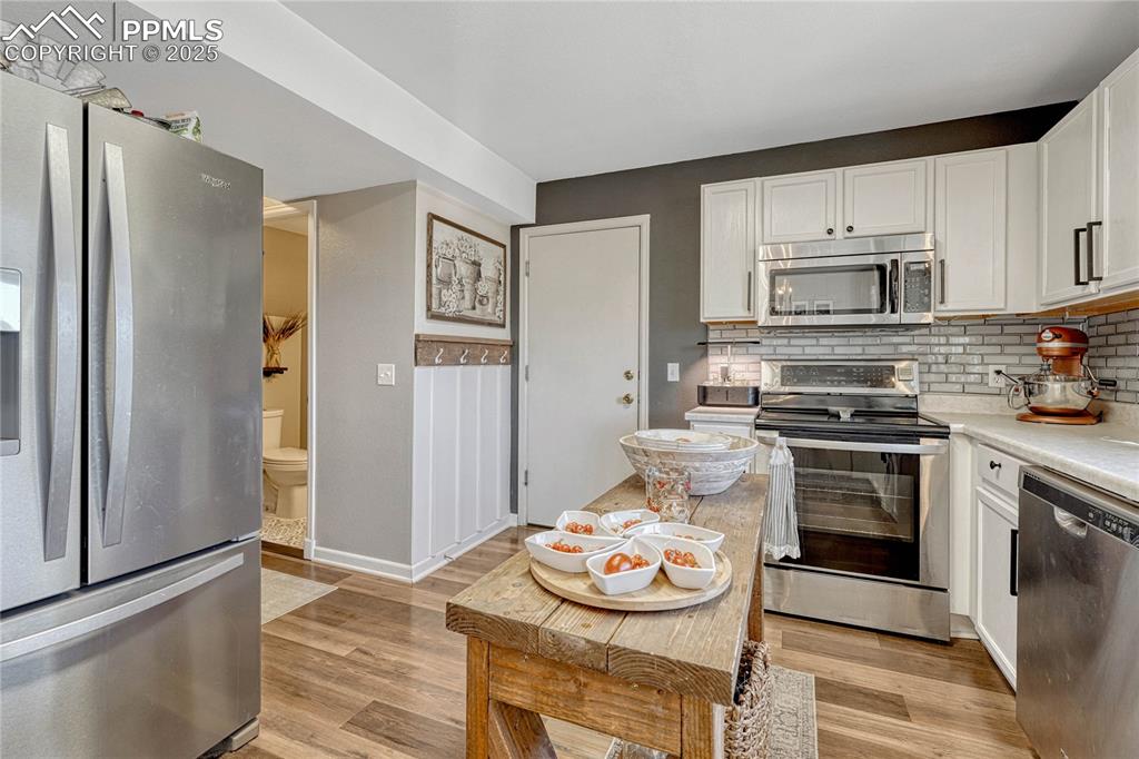 Image 15 of 35: Kitchen