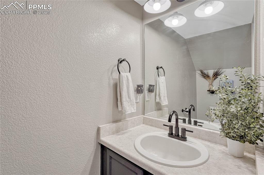 Image 16 of 35: Bathroom