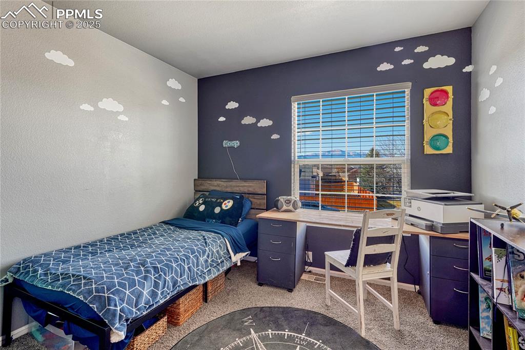 Image 20 of 35: Bedroom