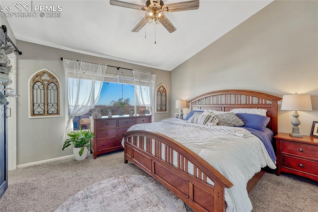 Image 22 of 35: Bedroom