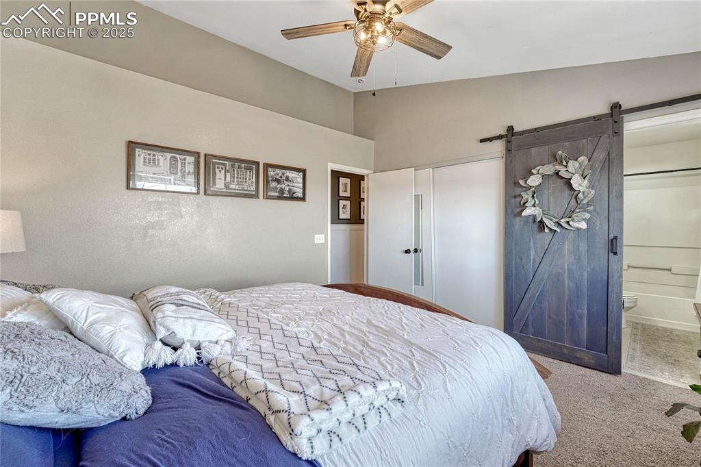 Image 24 of 35: Bedroom