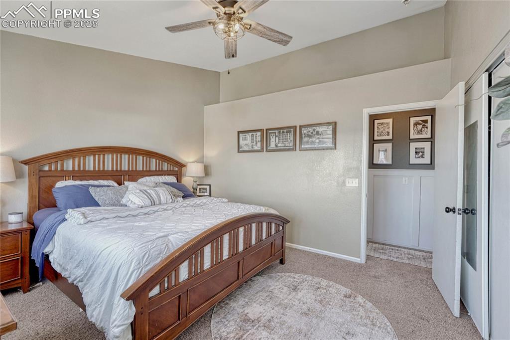 Image 26 of 35: Bedroom