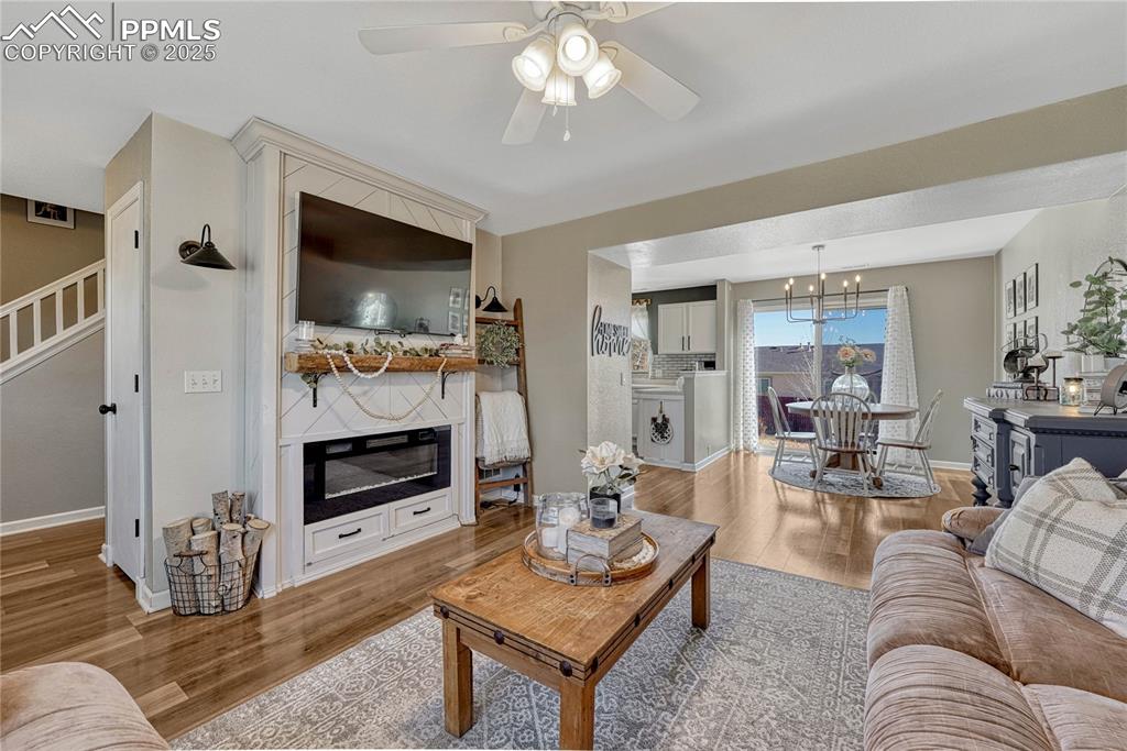 Image 6 of 35: Living Room