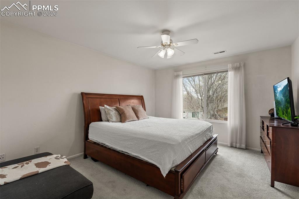 Image 17 of 28: Bedroom