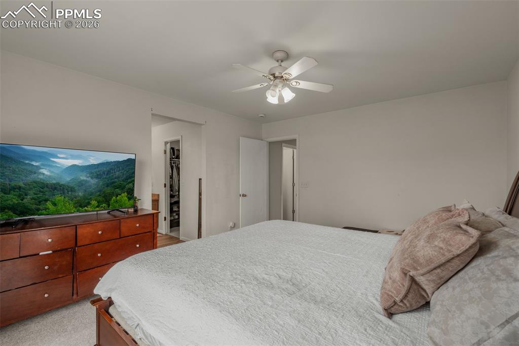 Image 18 of 28: Bedroom