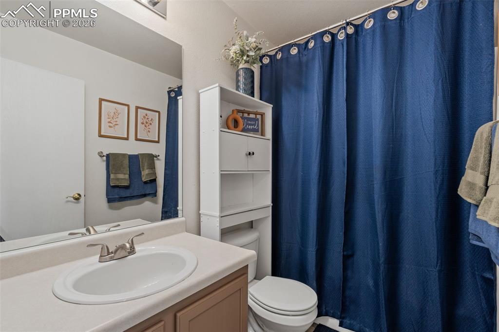 Image 22 of 28: Bathroom