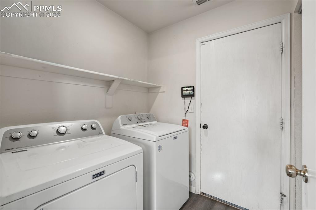 Image 25 of 28: Laundry