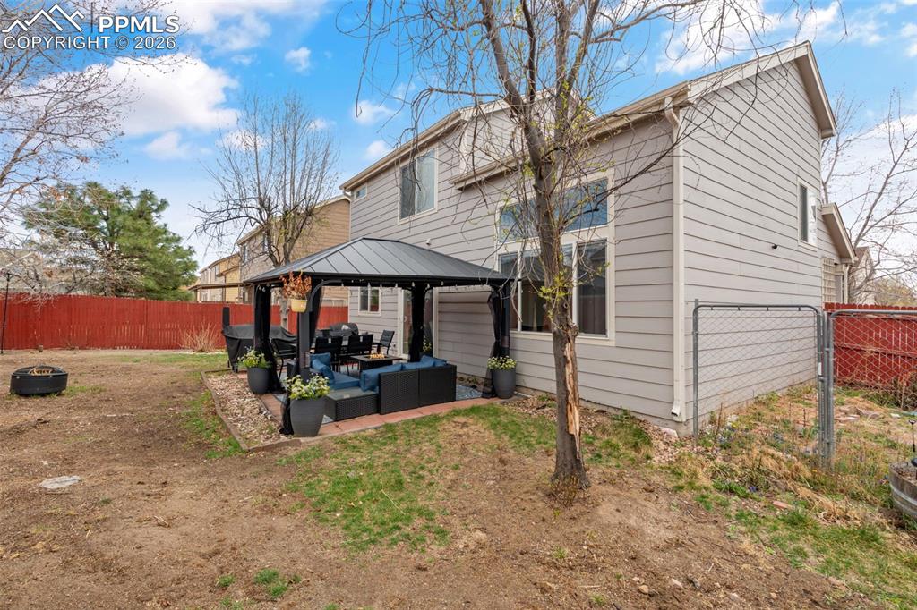 Image 27 of 28: Back of Structure