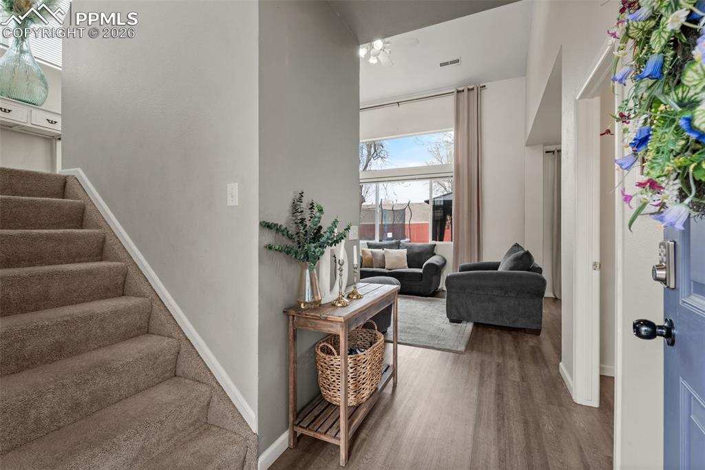 Image 4 of 28: Entry