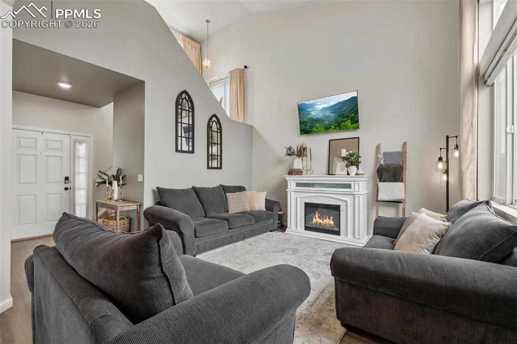 Image 7 of 28: Living Room