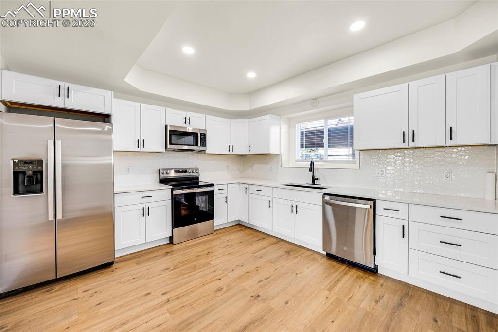 Image 8 of 34: Kitchen