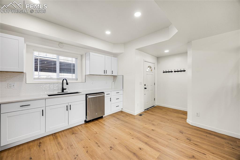 Image 9 of 34: Kitchen